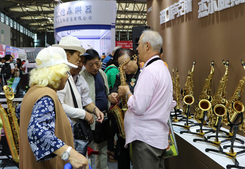 中老年人學薩克斯 中老年人學薩克斯